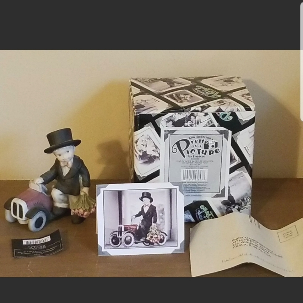 Pretty As A Picture One Of Lifes Sweetest Moments Enesco Figurine 472379